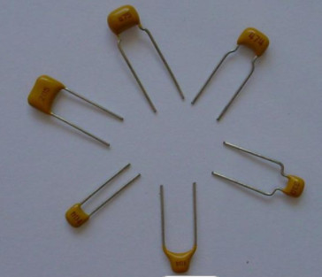 Condensateur en céramique antidéflagrant du disque 50V, type radial condensateur d'avance de preuve de tension