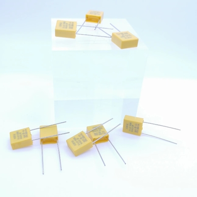 Couleur jaune résistive et capacitive du condensateur 0.1UF 310V P7.5MM de décompression